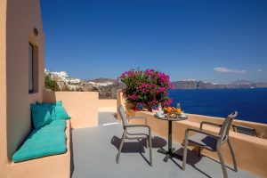 luxury accommodation in Santorini | Horizon Aeifos Suites