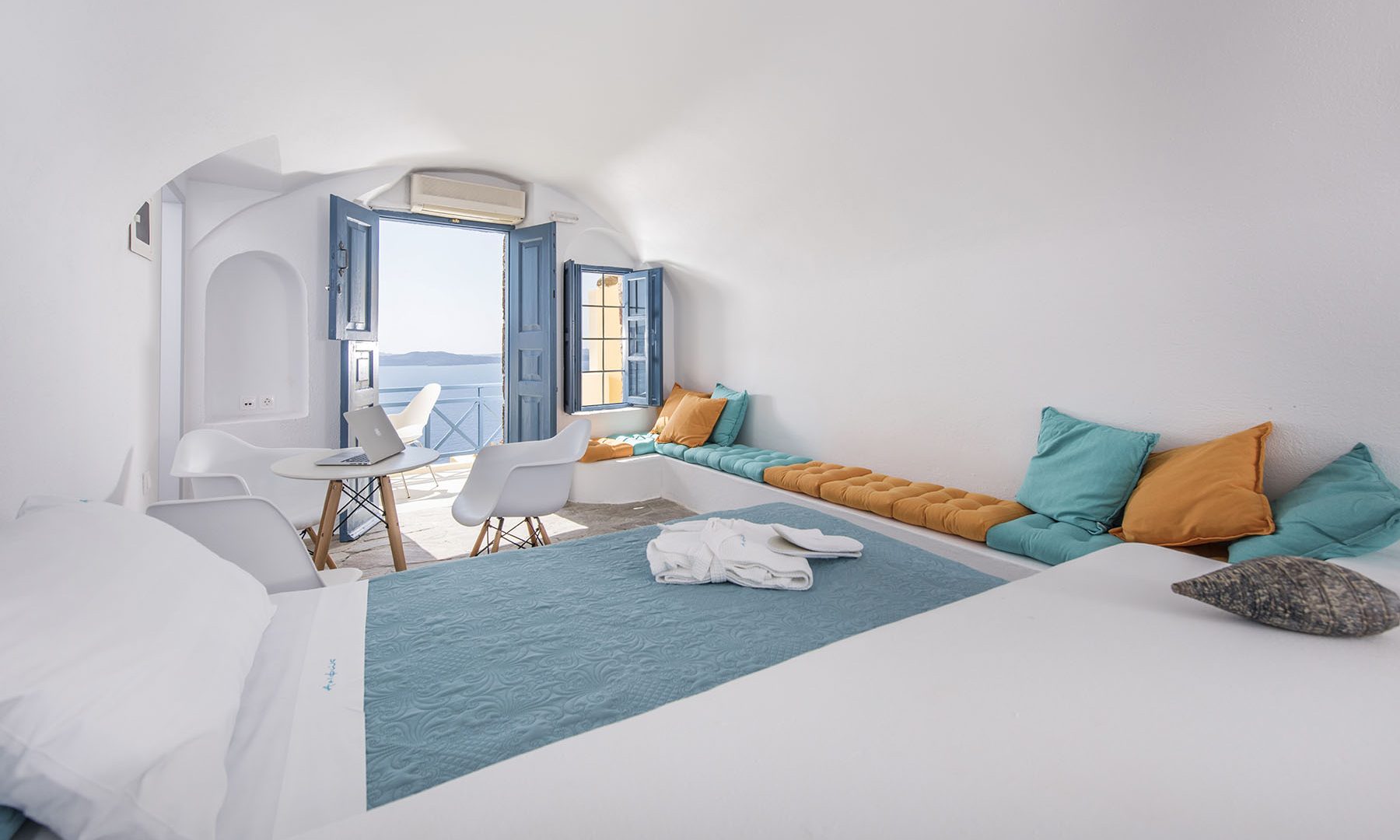 santorini oia accommodation | Horizon Aeifos Suites