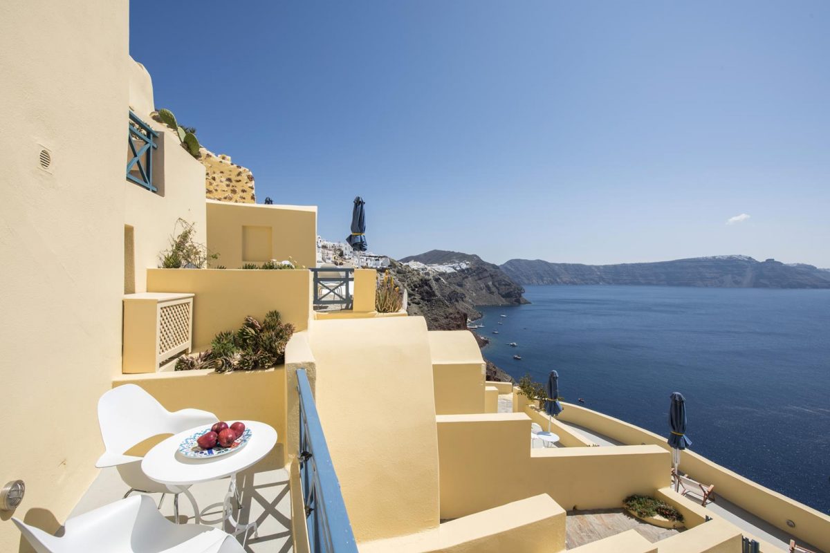 santorini oia accommodation | Horizon Aeifos Suites