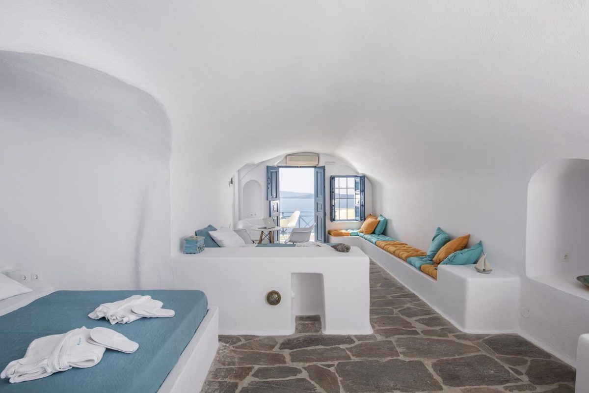 santorini oia accommodation | Horizon Aeifos Suites