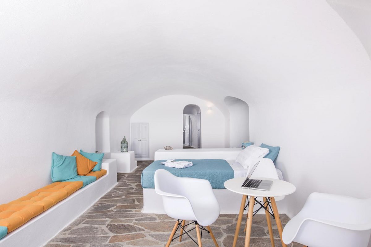 santorini oia accommodation | Horizon Aeifos Suites