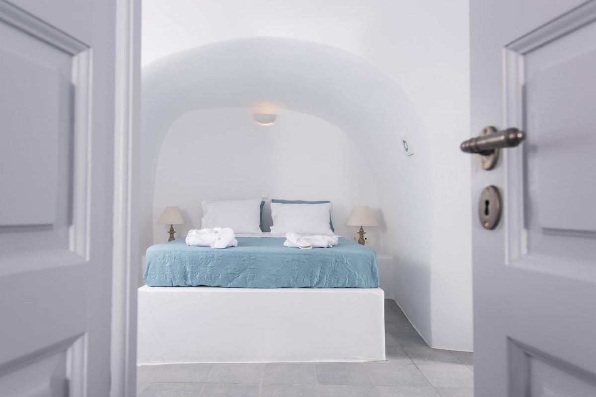 luxury accommodation in Santorini | Horizon Aeifos Suites