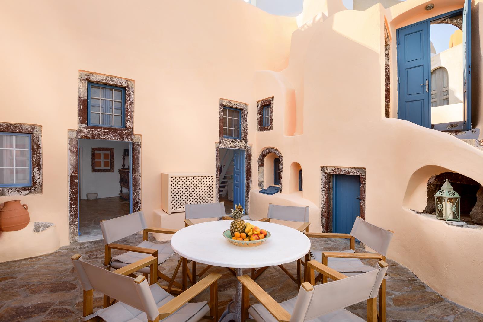 oia santorini accommodation | Horizon Aeifos Suites