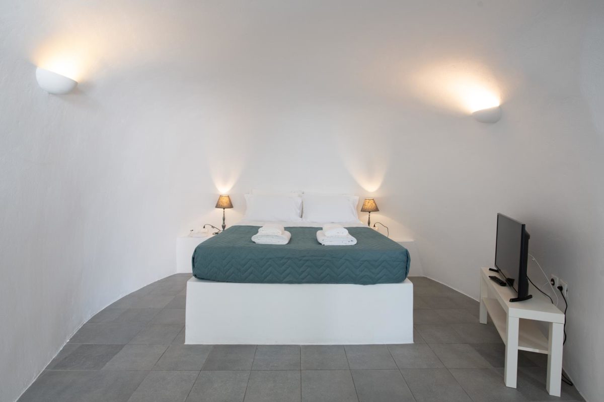 oia santorini hotel | Horizon Aeifos Suites