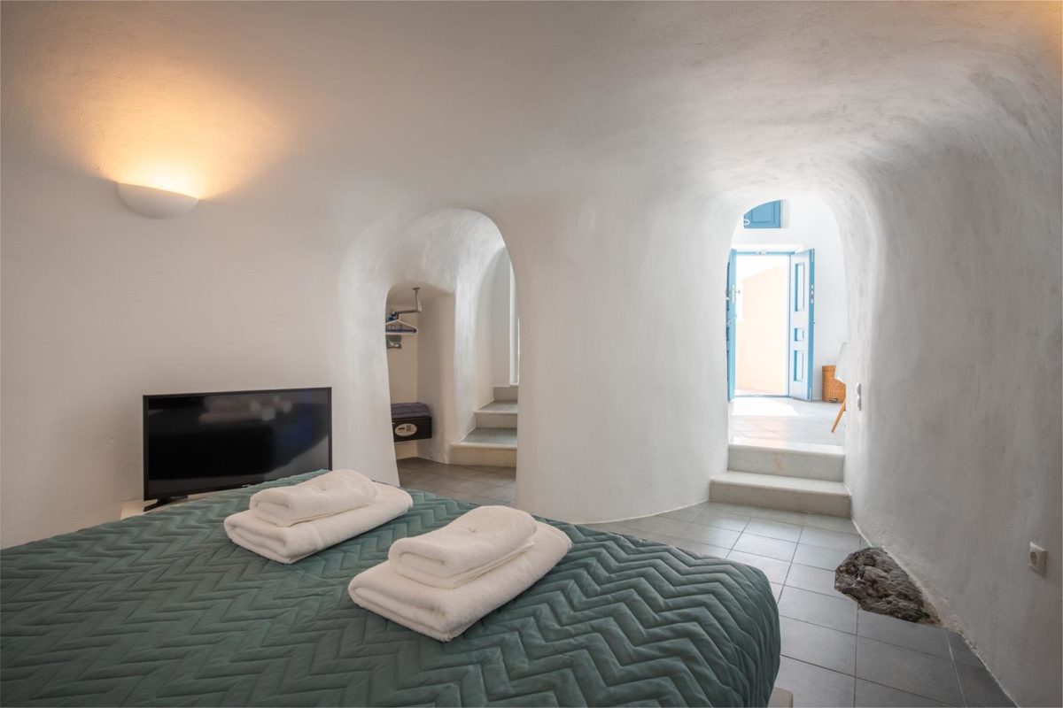 oia santorini hotel | Horizon Aeifos Suites