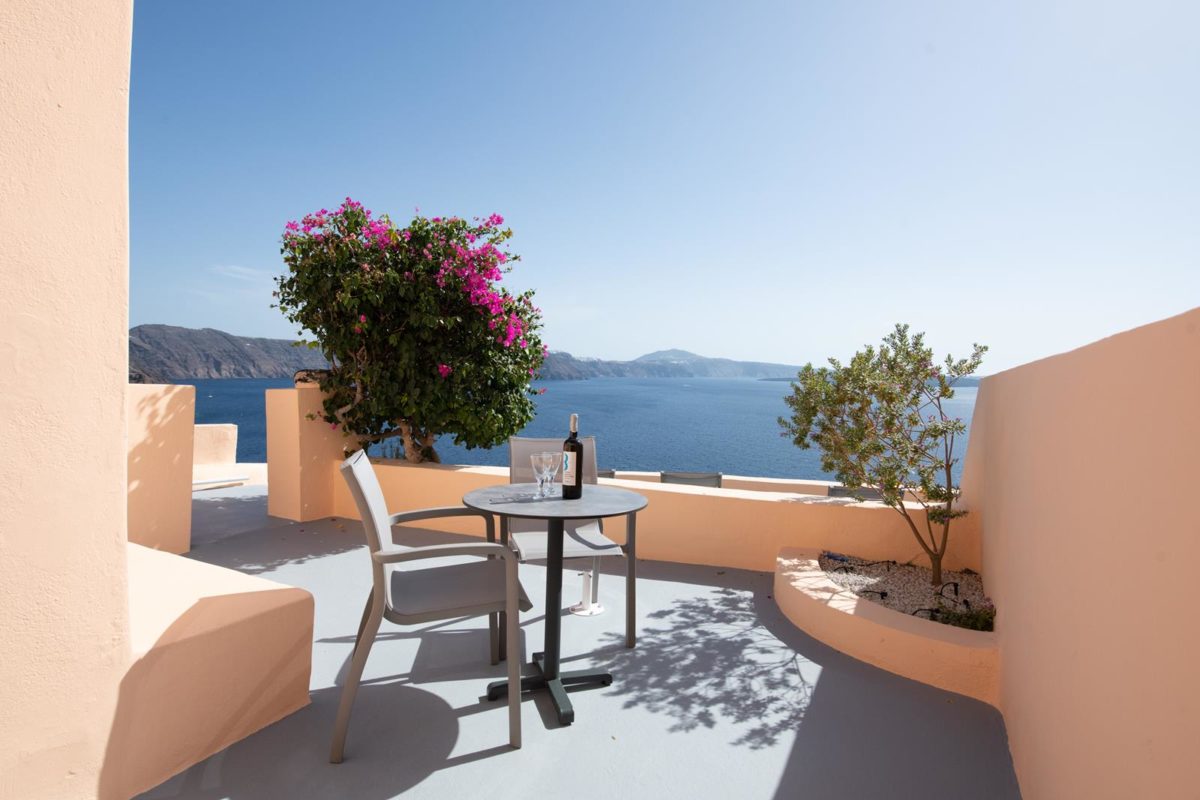 oia santorini hotel | Horizon Aeifos Suites